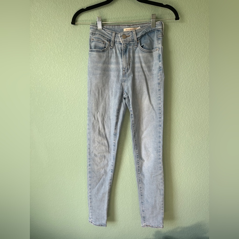 Levi’s Women’s High Rise Skinny Light Wash Blue Jeans
